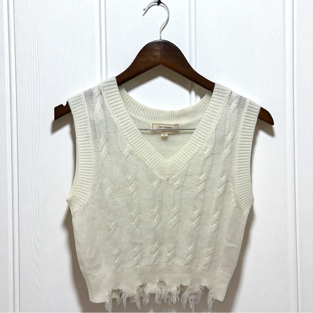 224 No Comment | NWOT Cable Knit Cropped Sweater Vest (Size M) - 3/$15 - Picture 2 of 10